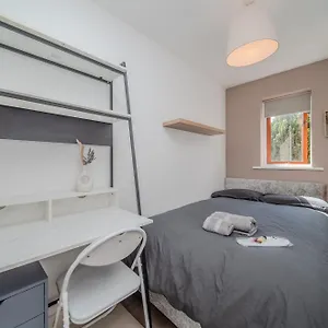 Harmonynest Parkview Elegance , London United Kingdom